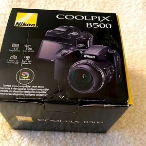 Cool pix camera b500 Nikon Brand new never used bought 12/18